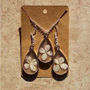 WHITE HYDRANGEA NECKLACE & EARRINGS